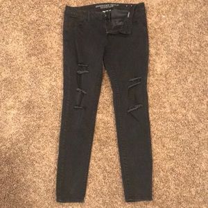 American Eagle black distressed jegging